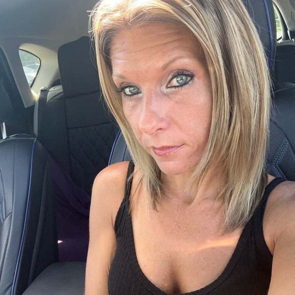 Meet your Posher, Michelle - Picture 1 of 1